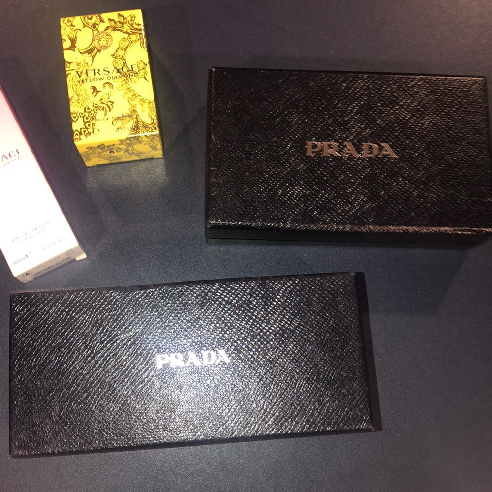 Prada and Versace boxes - Picture 2 of 3